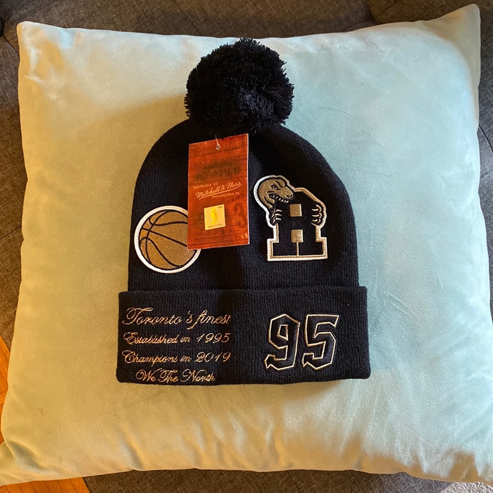 Mitchell & Ness Toronto Raptors Toque